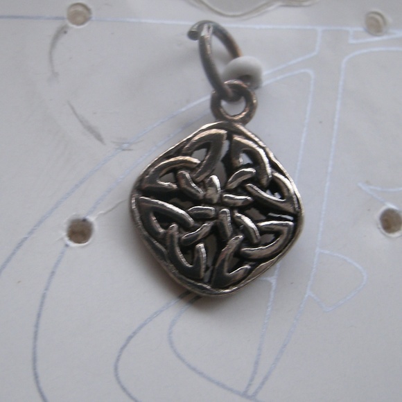 Sterling Silver Celtic Endless Knotwork Pendant - Picture 1 of 4
